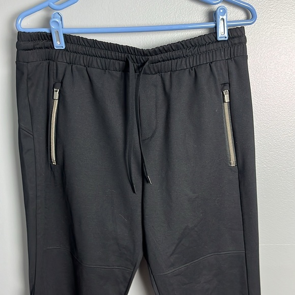 Athleta hilltop jogger 383900 black size medium two front zipper pocket EUC - Picture 2 of 12